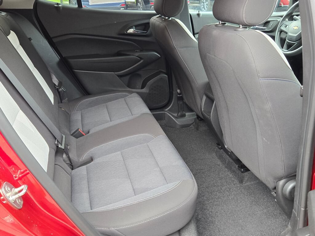 Used 2024 Chevrolet Trax LS w/ LS Convenience Package FWD image 10