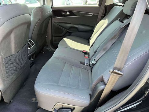 Used 2019 Kia Sorento AWD V6 image 6