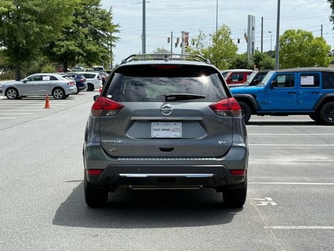 Used 2017 Nissan Rogue SV w/ Midnight Edition FWD image 4