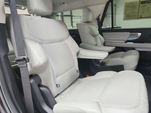 Used 2025 Ford Expedition Platinum w/ Driver's Package AWD/4WD image 49