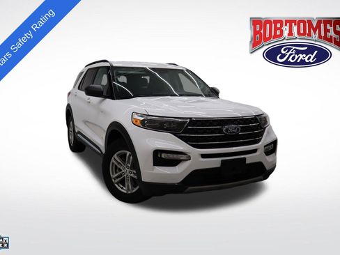 Certified 2024 Ford Explorer XLT w/ Equipment Group 202A AWD/4WD image 1