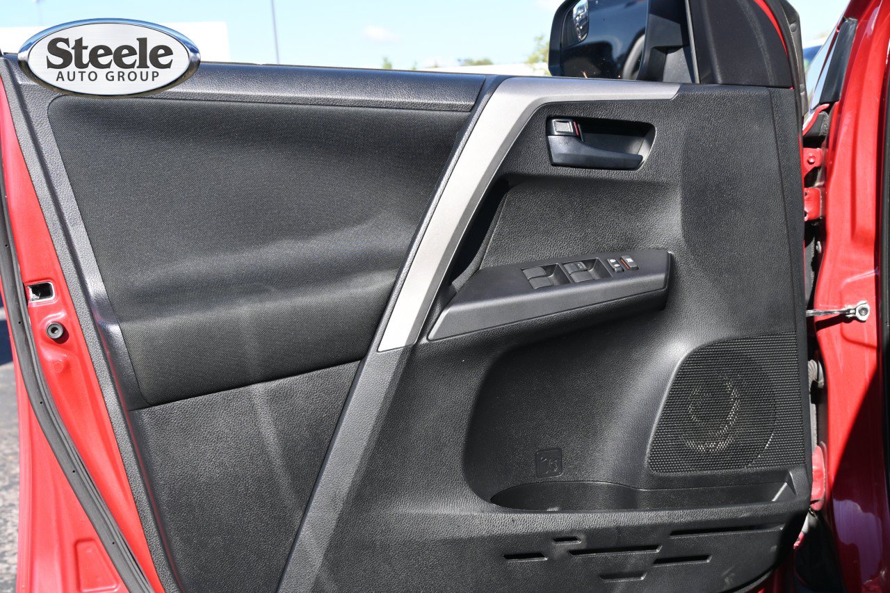 Used 2017 Toyota RAV4 LE FWD image 19