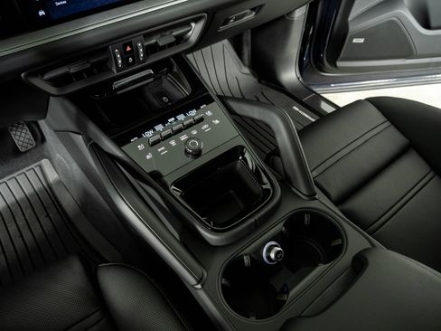 New 2026 Porsche Cayenne Coupe AWD/4WD image 18