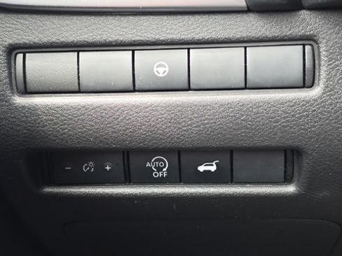 Used 2024 Nissan Rogue SV AWD/4WD image 12