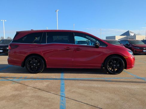 Certified 2024 Honda Odyssey Sport image 5
