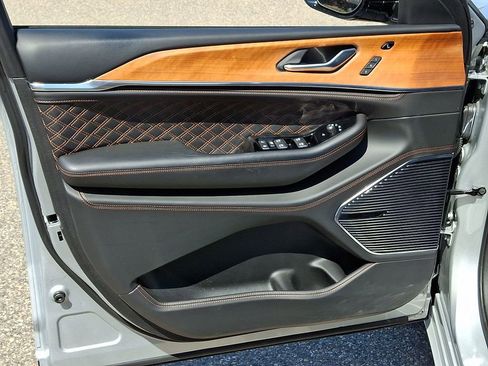 Used 2023 Jeep Grand Cherokee L Summit image 12