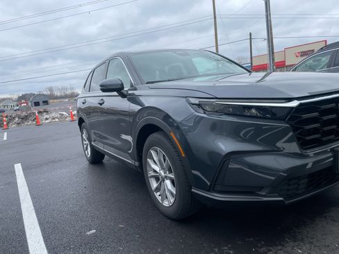 Used 2025 Honda CR-V EX image 2