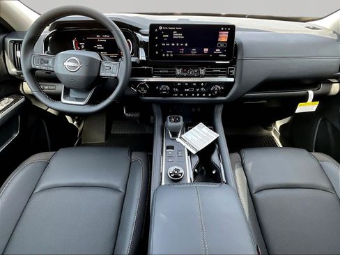 New 2026 Nissan Pathfinder SL AWD/4WD image 10