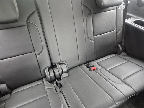Used 2018 Chevrolet Suburban Premier image 25