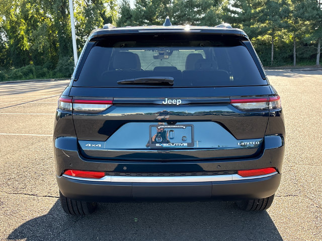 New 2027 Jeep Grand Cherokee Limited AWD/4WD image 3