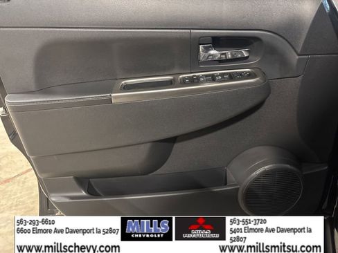 Used 2012 Jeep Liberty Limited Jet w/ Comfort/Convenience Group image 9