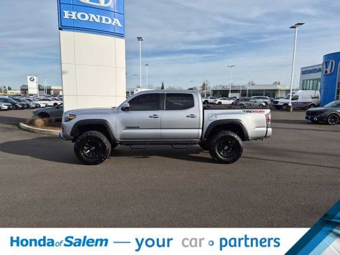 Used 2020 Toyota Tacoma TRD Off-Road image 3