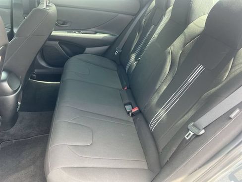 Certified 2025 Hyundai Elantra SEL FWD image 36