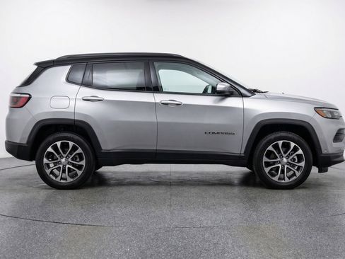 Used 2025 Jeep Compass Limited image 11