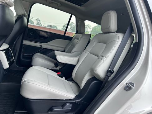 Used 2025 Lincoln Aviator AWD w/ Equipment Group 101A image 17