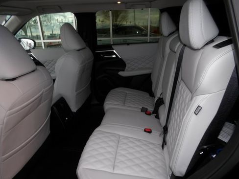 New 2025 Mitsubishi Outlander SEL image 16