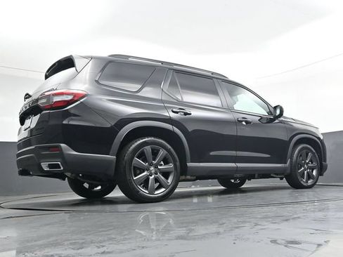 Used 2025 Honda Pilot Sport image 31