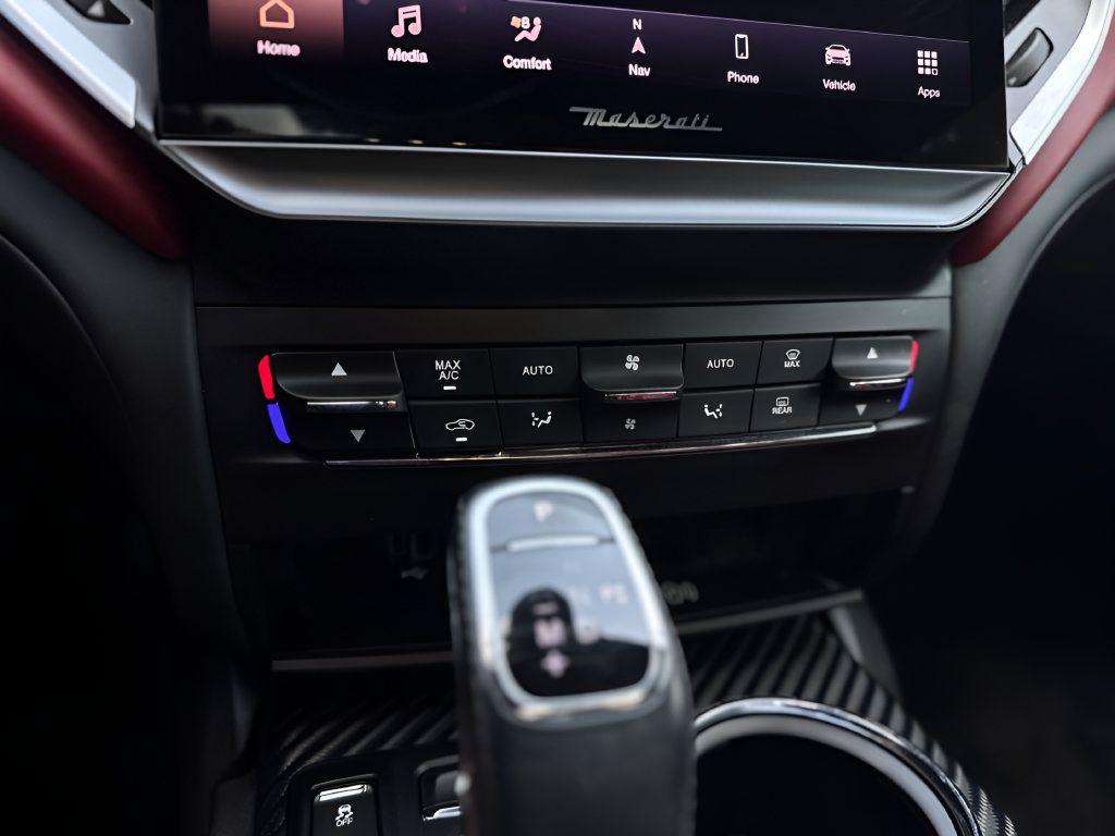 Used 2022 Maserati Ghibli Modena Q4 AWD/4WD image 10