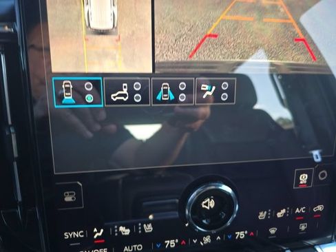Used 2026 GMC Yukon Denali w/ Sun & Power Step Package RWD image 18