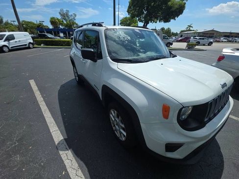 Used 2022 Jeep Renegade Latitude AWD/4WD image 3