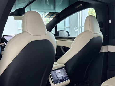 Used 2023 Tesla Model X AWD/4WD image 7