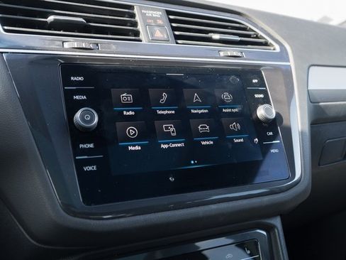 Used 2024 Volkswagen Tiguan SE R-Line image 25