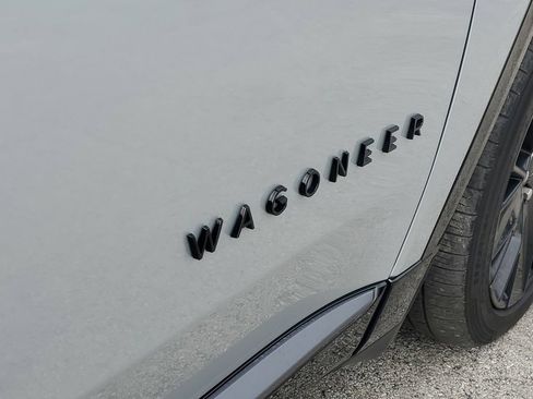 Used 2024 Jeep Wagoneer Launch Edition AWD/4WD image 6