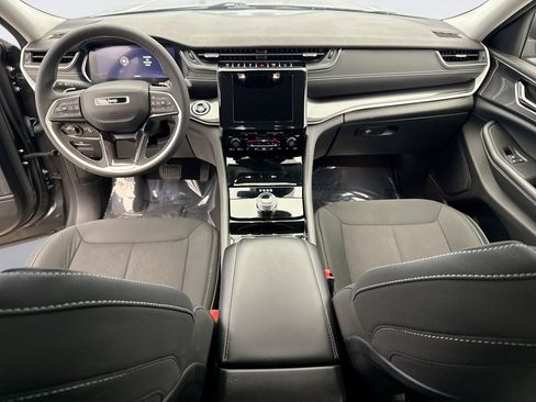 Used 2023 Jeep Grand Cherokee Laredo image 14