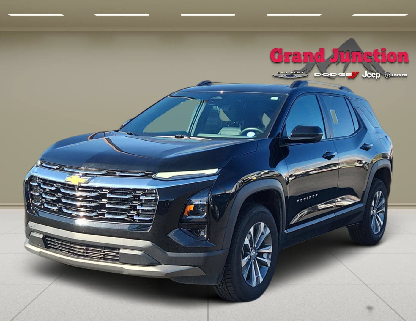 Used 2025 Chevrolet Equinox LT w/ Convenience Package II AWD/4WD image 3