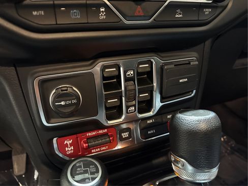 Used 2023 Jeep Wrangler Unlimited Rubicon 4xe w/ Cold Weather Group AWD/4WD image 28