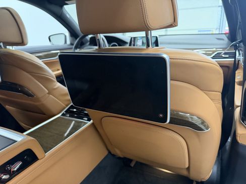 Used 2018 BMW ALPINA B7 xDrive AWD/4WD image 7