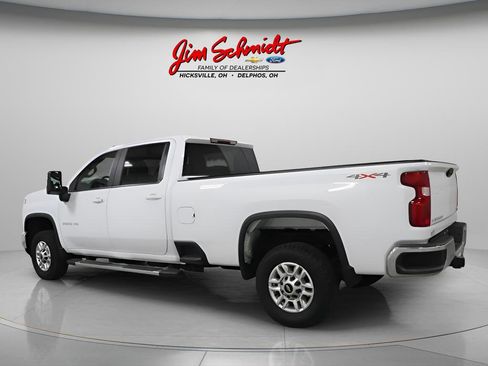 Used 2025 Chevrolet Silverado 2500 LT w/ Convenience Package AWD/4WD image 4