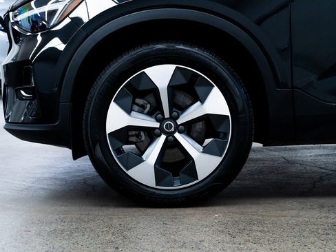 Used 2024 Volvo XC40 B5 Plus AWD/4WD image 7