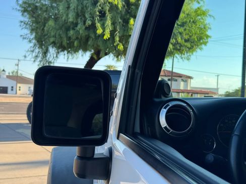 Used 2011 Jeep Wrangler Rubicon w/ PWR Convenience Group AWD/4WD image 53