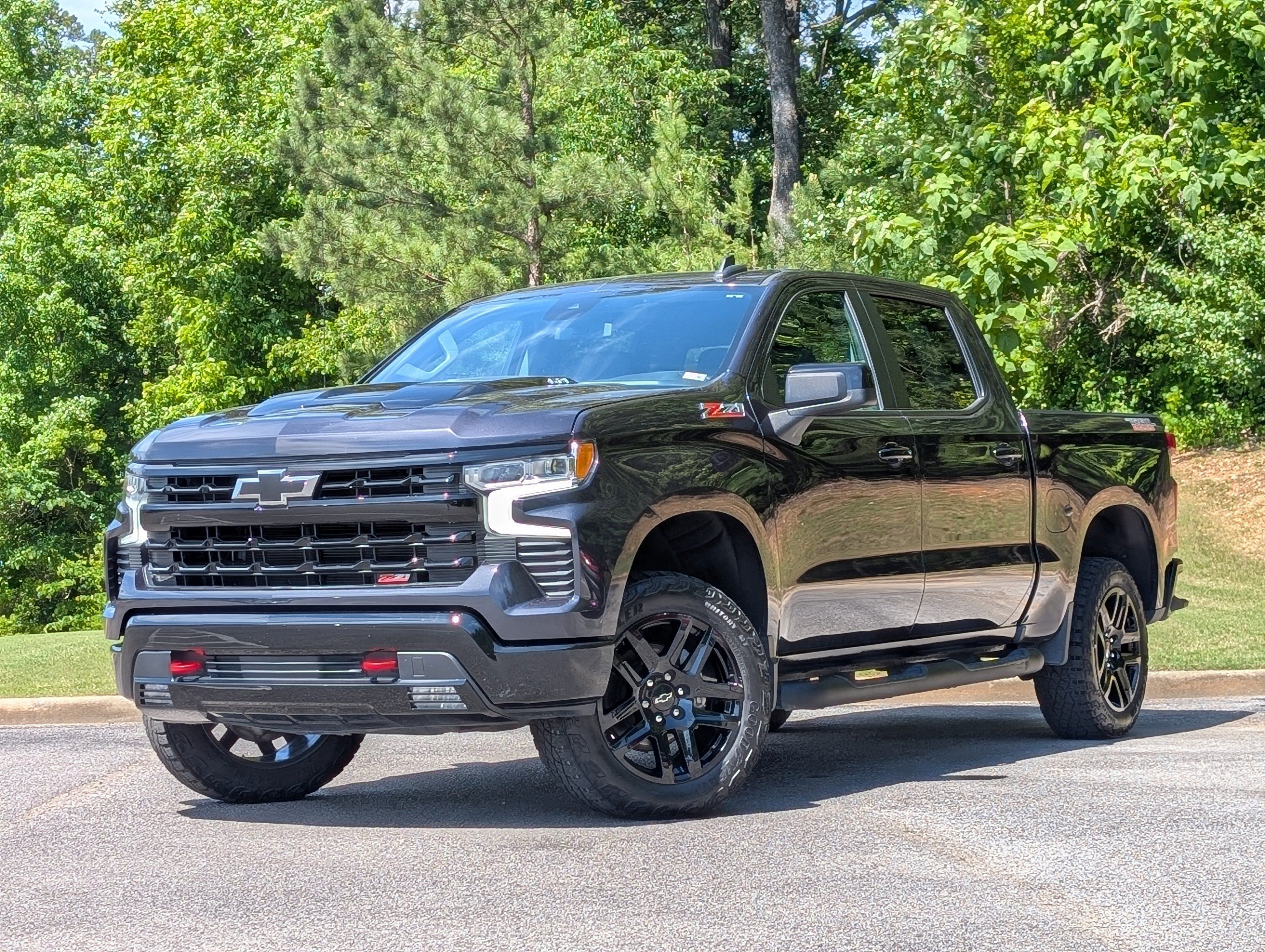 Used 2024 Chevrolet Silverado 1500 LT Trail Boss w/ Convenience Package II AWD/4WD image 4