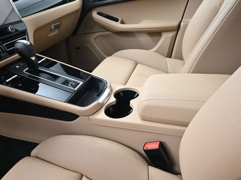 Certified 2026 Porsche Macan AWD/4WD image 22
