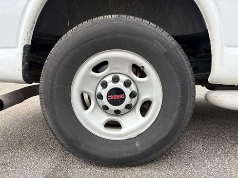 Used 2024 GMC Savana 2500 w/ Driver Convenience Package RWD image 20