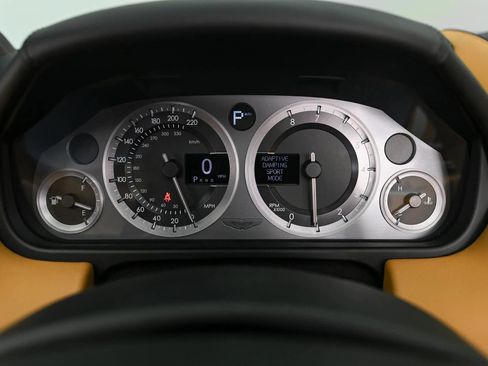 Used 2014 Aston Martin DB9 Volante RWD image 4
