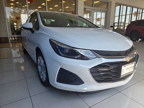 Used 2019 Chevrolet Cruze LT FWD image 4