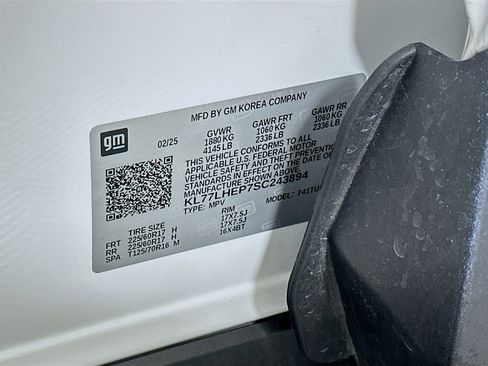 Used 2025 Chevrolet Trax LT w/ LT Convenience Package FWD image 12