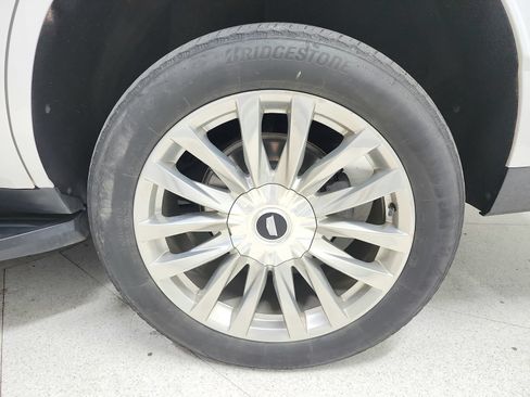 Used 2023 Cadillac Escalade Premium Luxury AWD/4WD image 15
