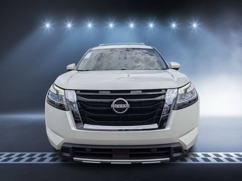 Used 2024 Nissan Pathfinder SL AWD/4WD image 8