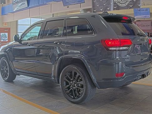 Used 2017 Jeep Grand Cherokee Altitude AWD/4WD image 2