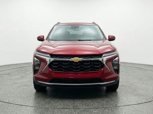 Used 2025 Chevrolet Trax LT image 2