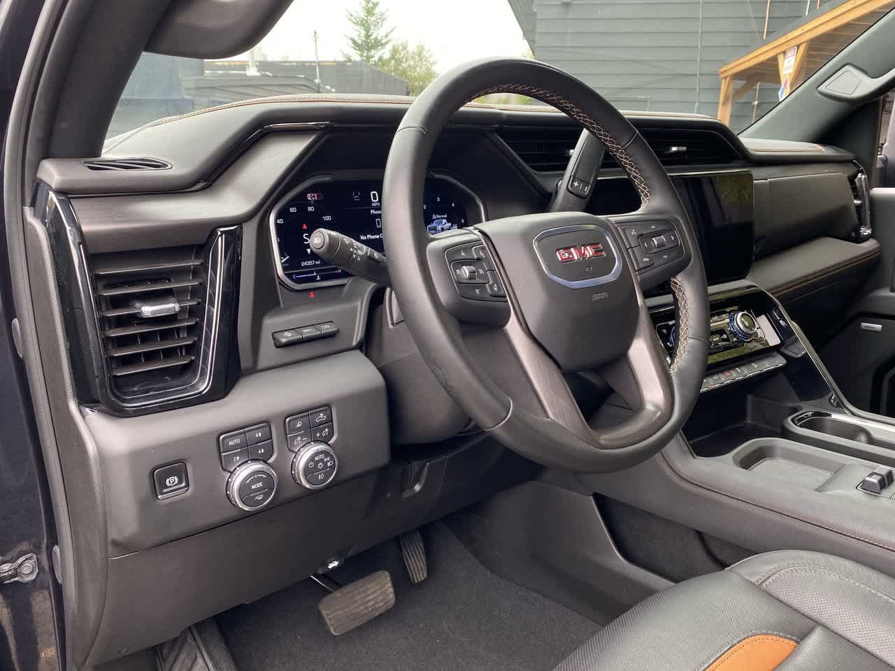 Used 2025 GMC Sierra 2500 AT4 w/ AT4 Premium Plus Package AWD/4WD image 2