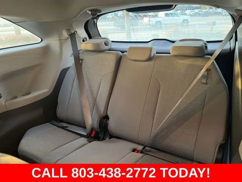 Used 2022 Toyota Sienna LE w/ LE Plus Package FWD image 14