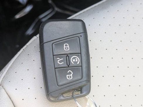 Used 2018 Volkswagen Tiguan SEL image 24