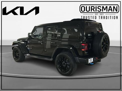 Used 2022 Jeep Wrangler Unlimited Sahara w/ Cold Weather Group AWD/4WD image 3