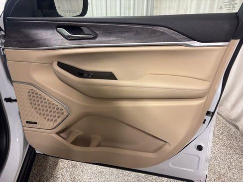 Used 2022 Jeep Grand Cherokee L Limited image 25