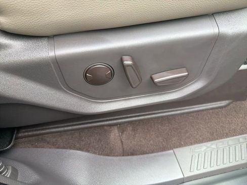 Used 2021 Ford Expedition XLT image 23